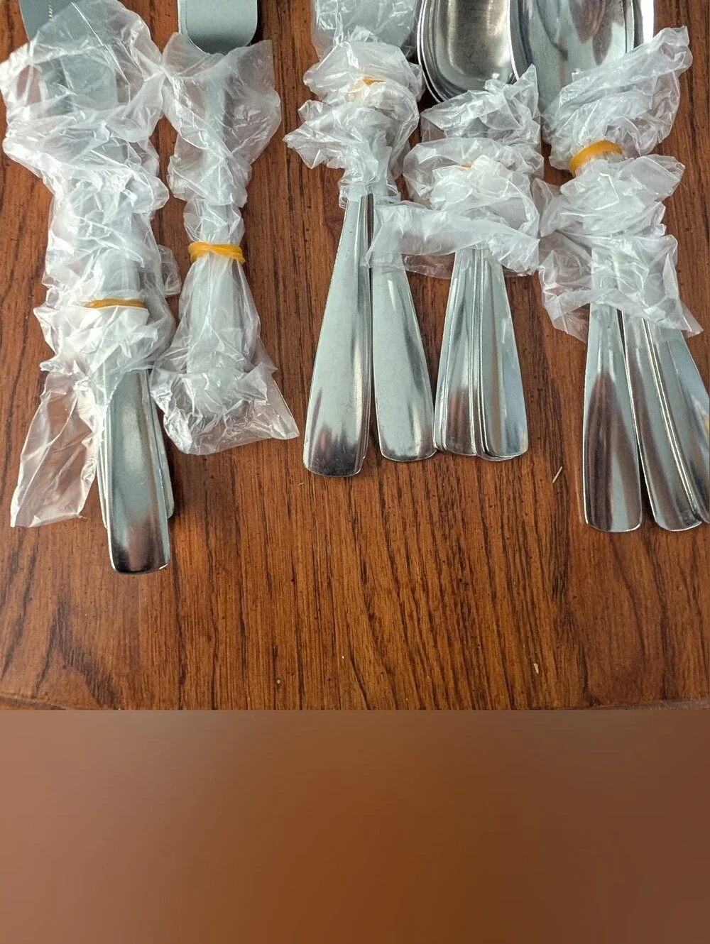 BEWOS 20-Piece Stainless Steel Flatware Set NIB
